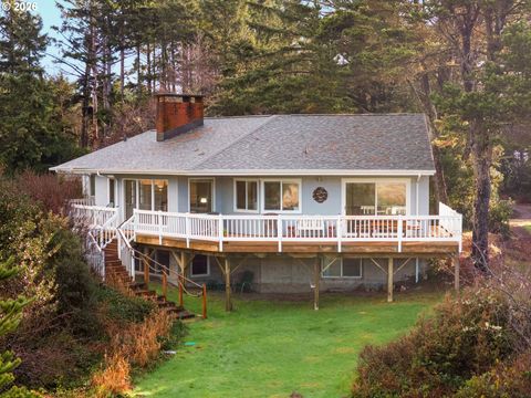 Photo of 21909 Pacific Way, Ocean Park, WA 98640 (MLS # 266710183)