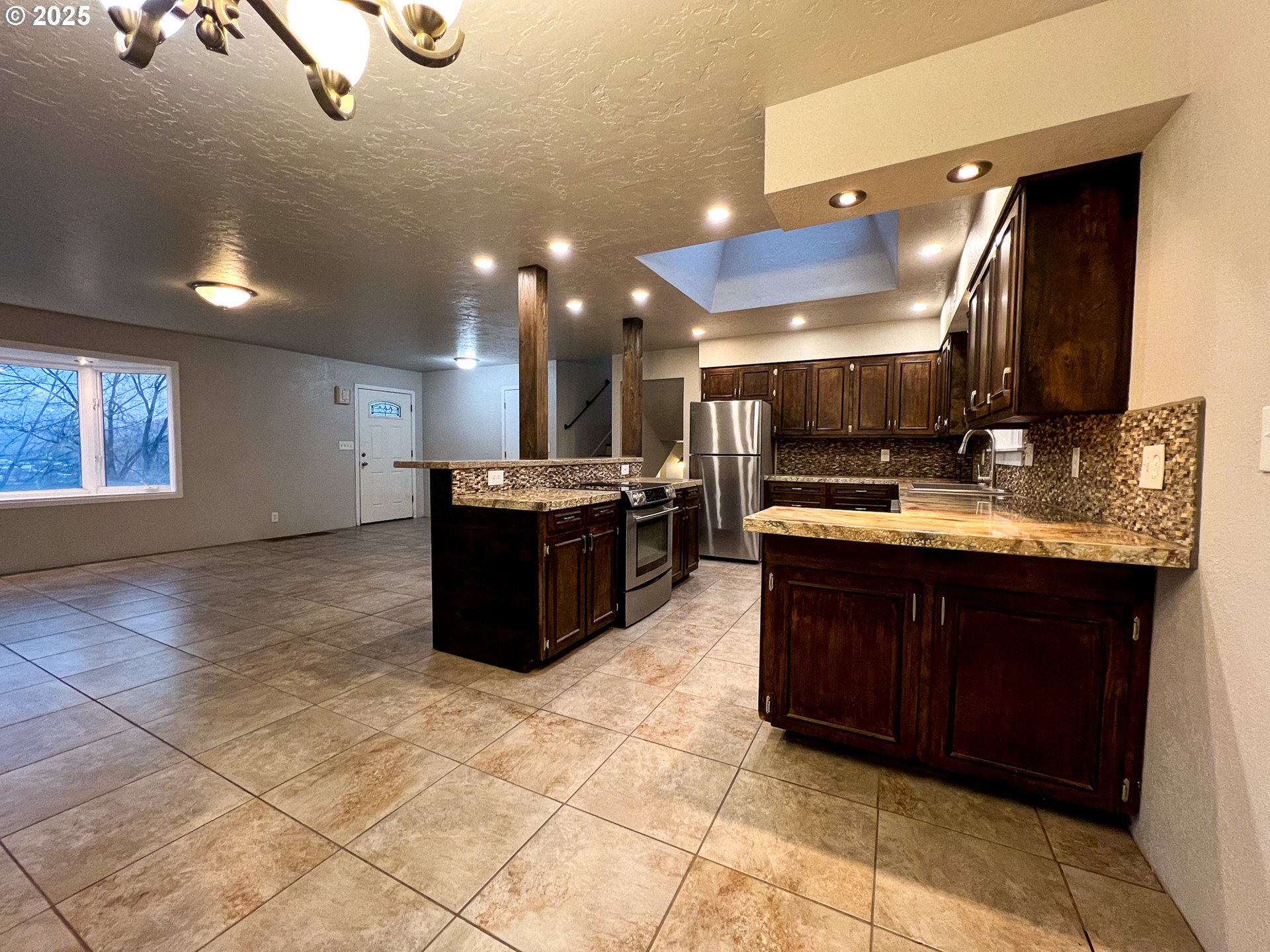 469 NW CHAROLAIS HTS