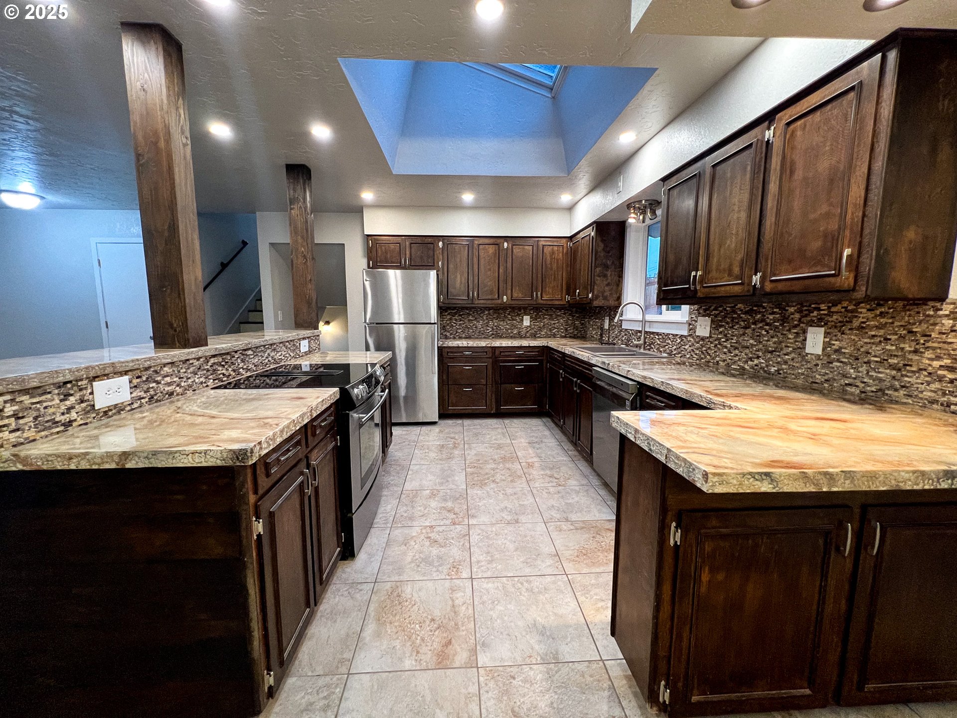 469 NW CHAROLAIS HTS