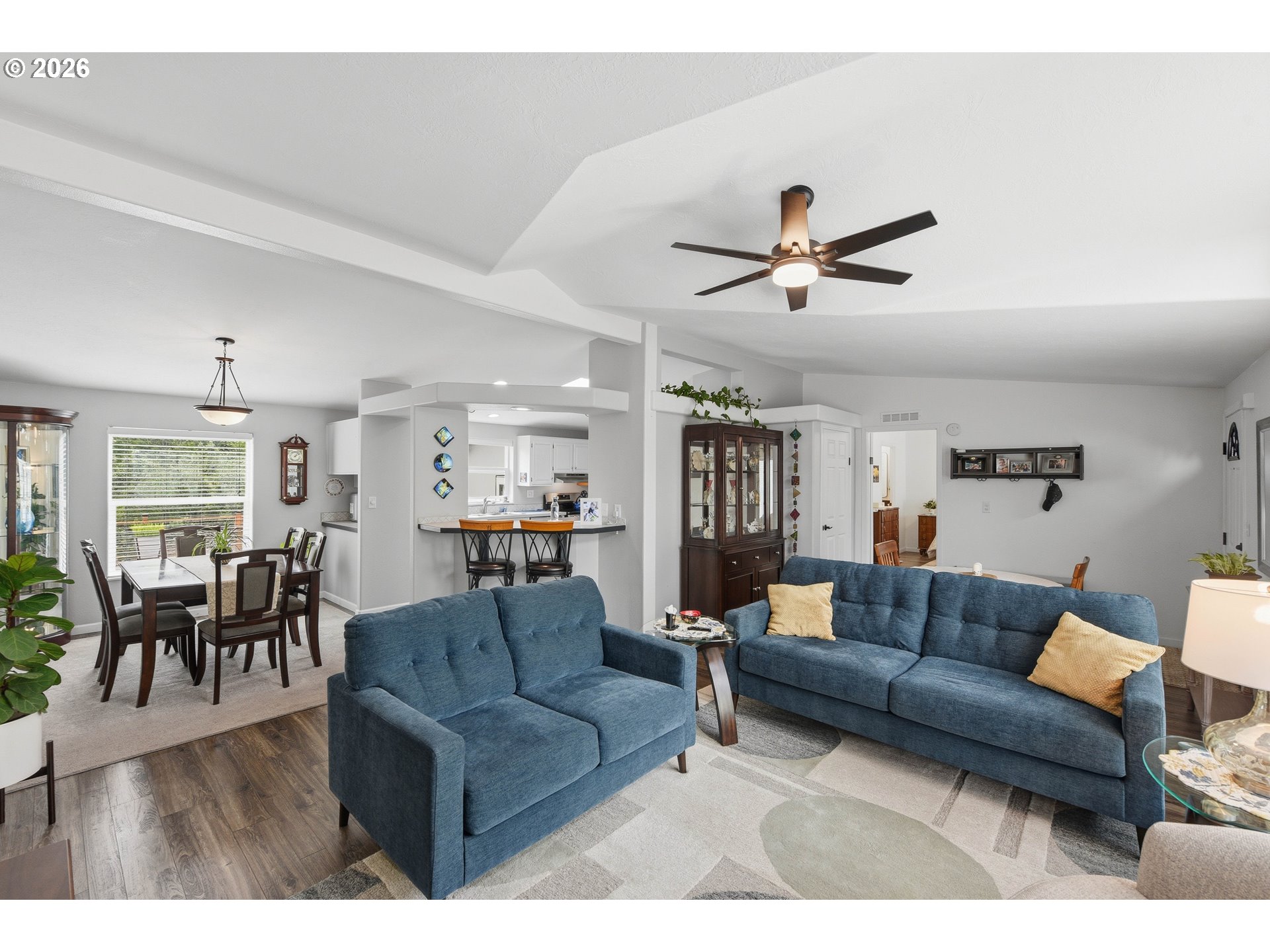 2145 LYNNE DR