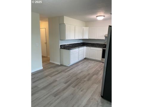 Tiny photo for 82277 Davisson Rd, Creswell, OR 97426 (MLS # 712211087)