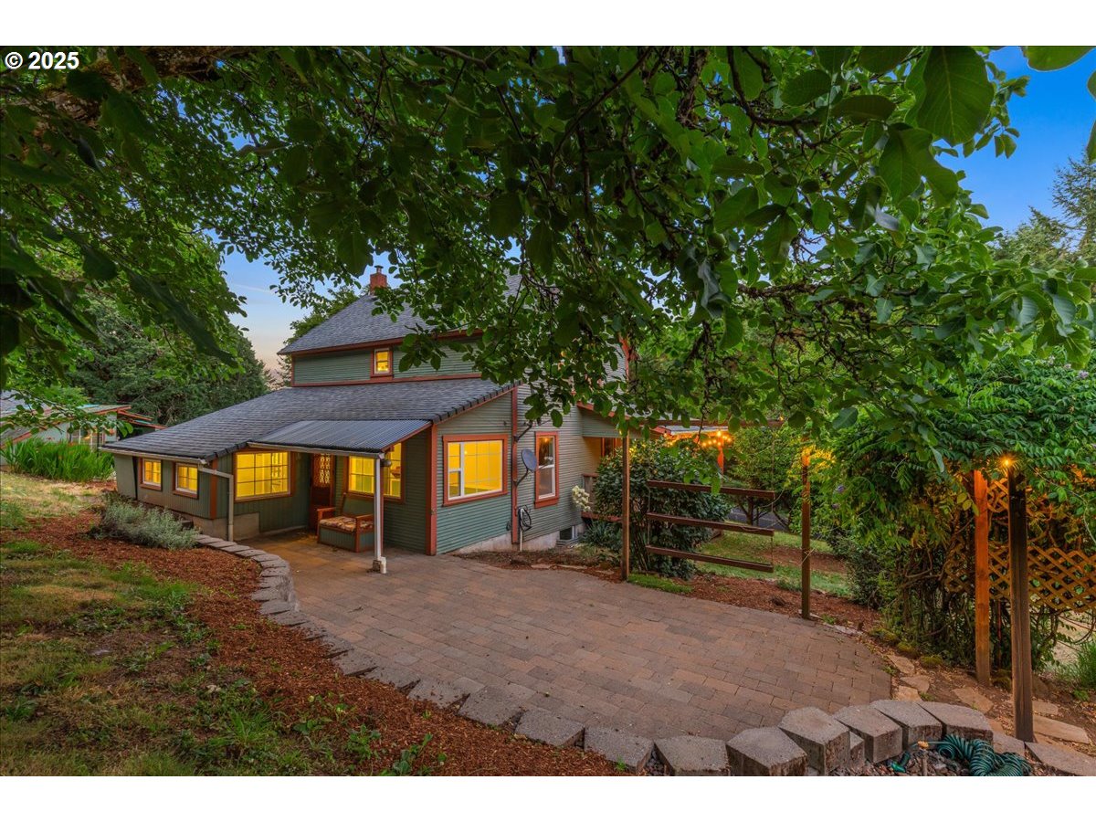 9545 NE RED HILLS RD