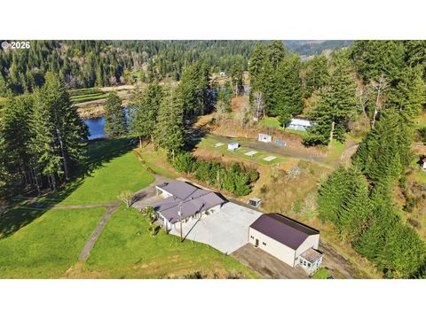 94475 Golf Course LN North Bend OR 97459