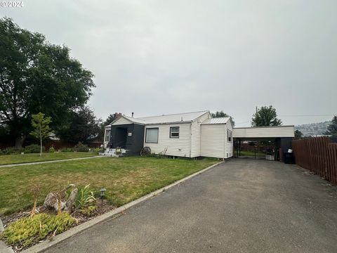 A home in John Day