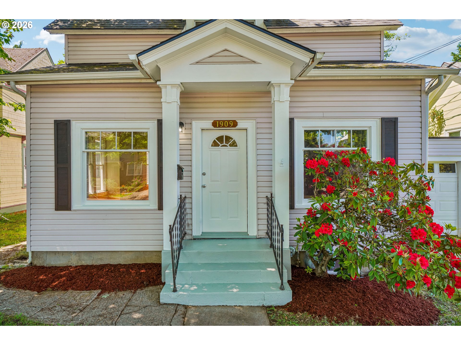 1909 1911 SE 35TH PL