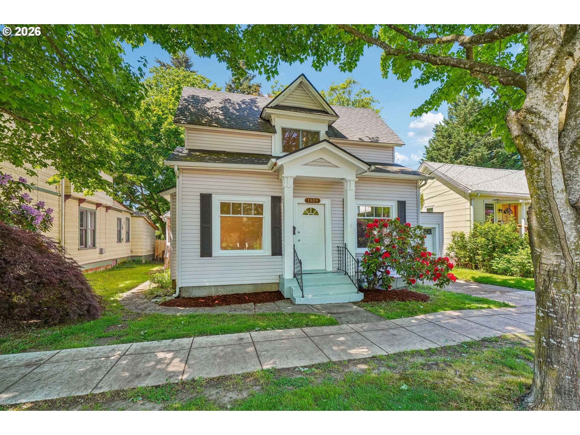1909 1911 SE 35TH PL