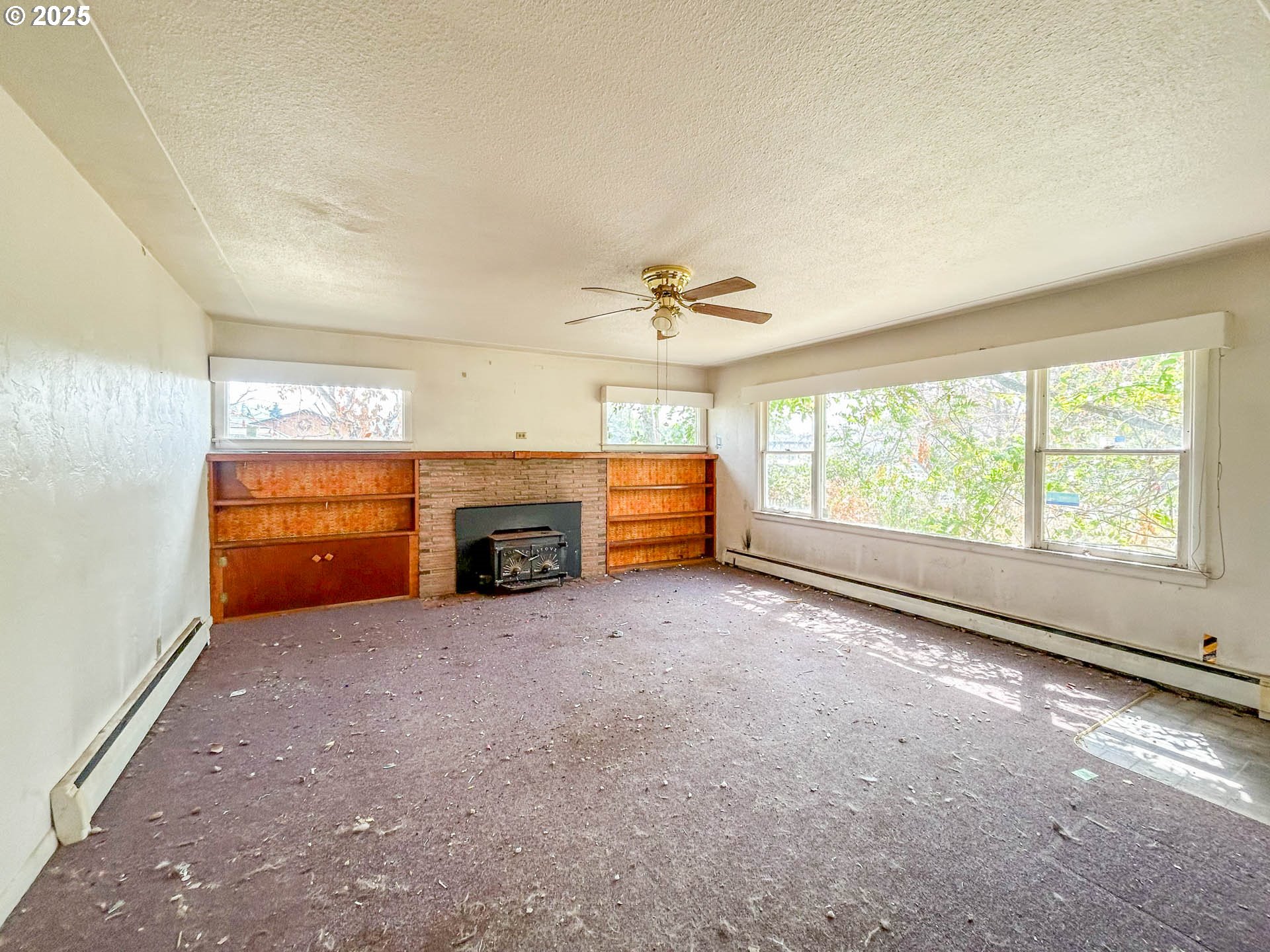 2352 CASTLE AVE