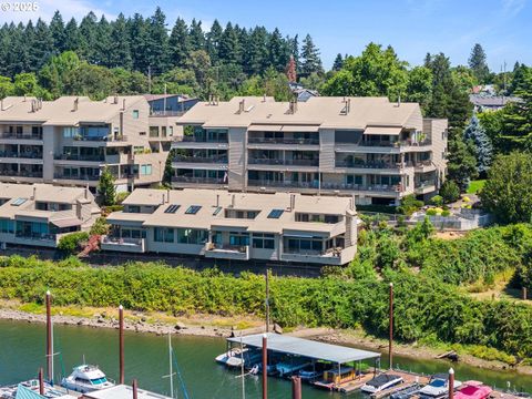 318 SE SPOKANE ST 3 Portland OR 97202