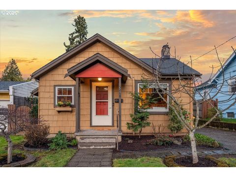 6208 NE 33RD AVE Portland OR 97211