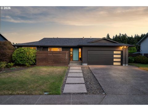 Photo of 13000 NE Stanton St, Portland, OR 97230 (MLS # 129840881)