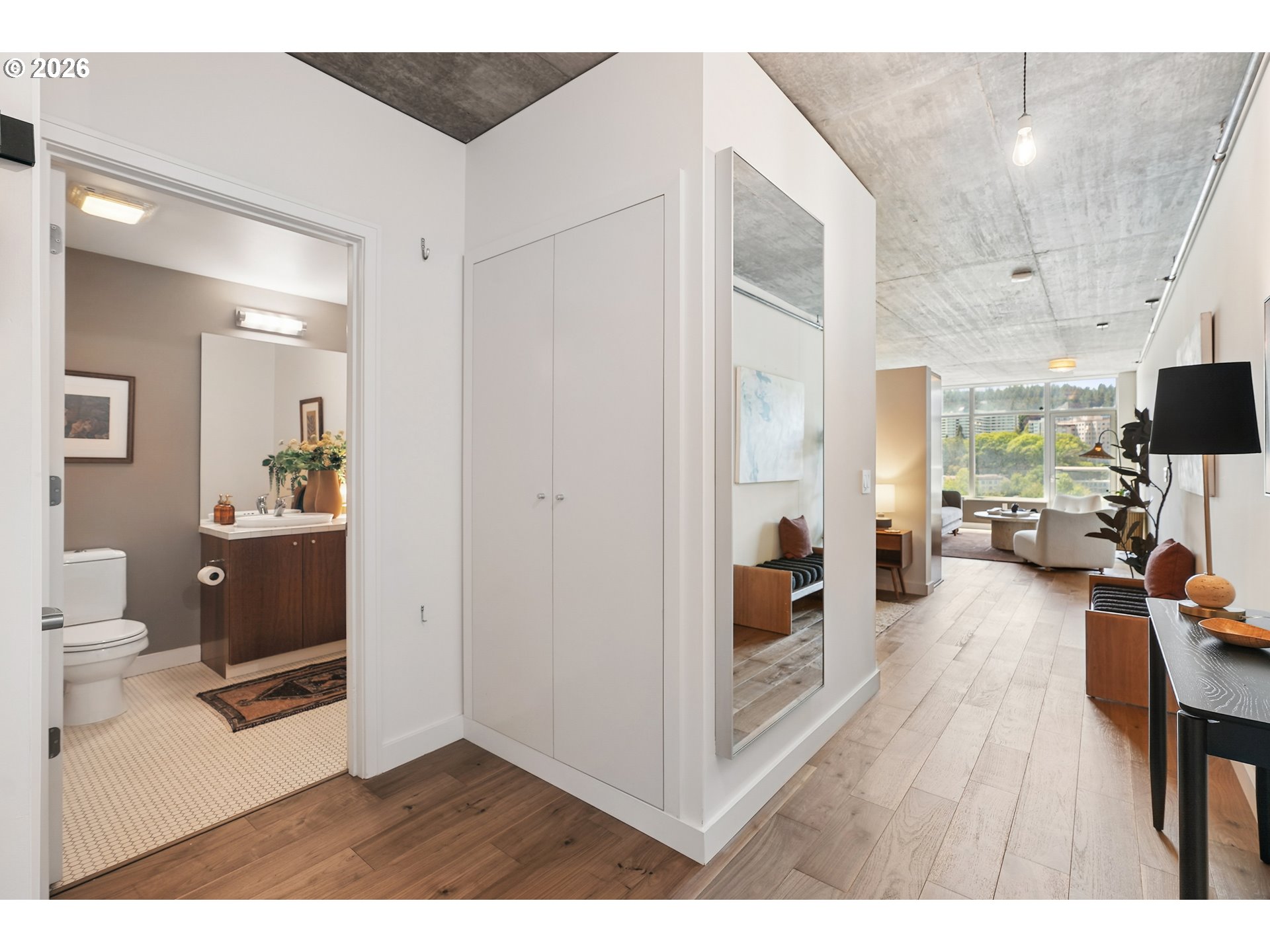 1926 W BURNSIDE ST 1210