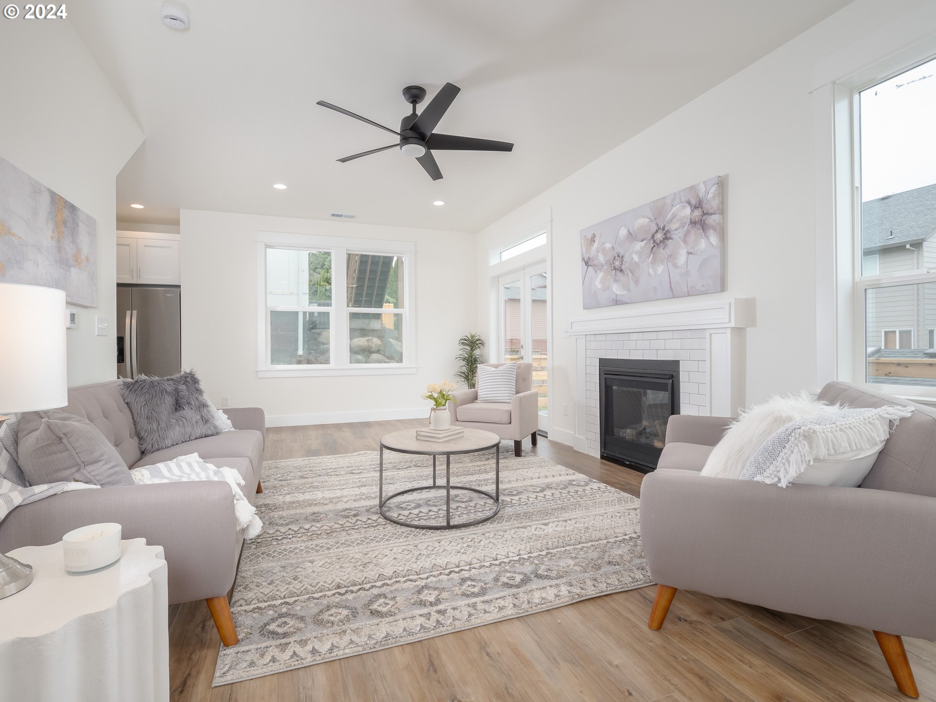 374 George CT