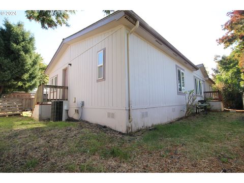 A home in Newberg