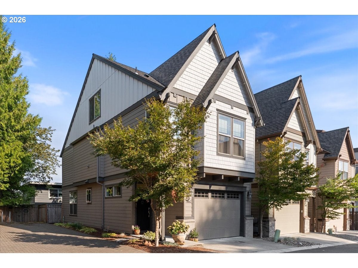 7862 SW CAPITOL HILL RD — 3 bed 3 bath Condominium