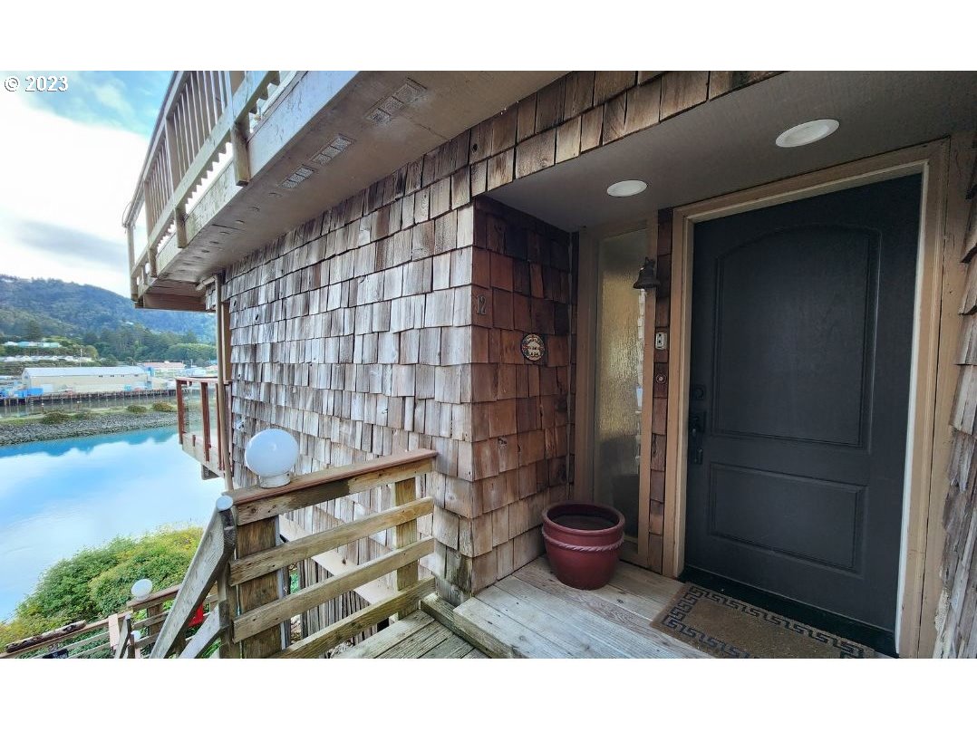 222 DEL NORTE LN 12

                                                                             Brookings                                

                                    , OR - $349,900
