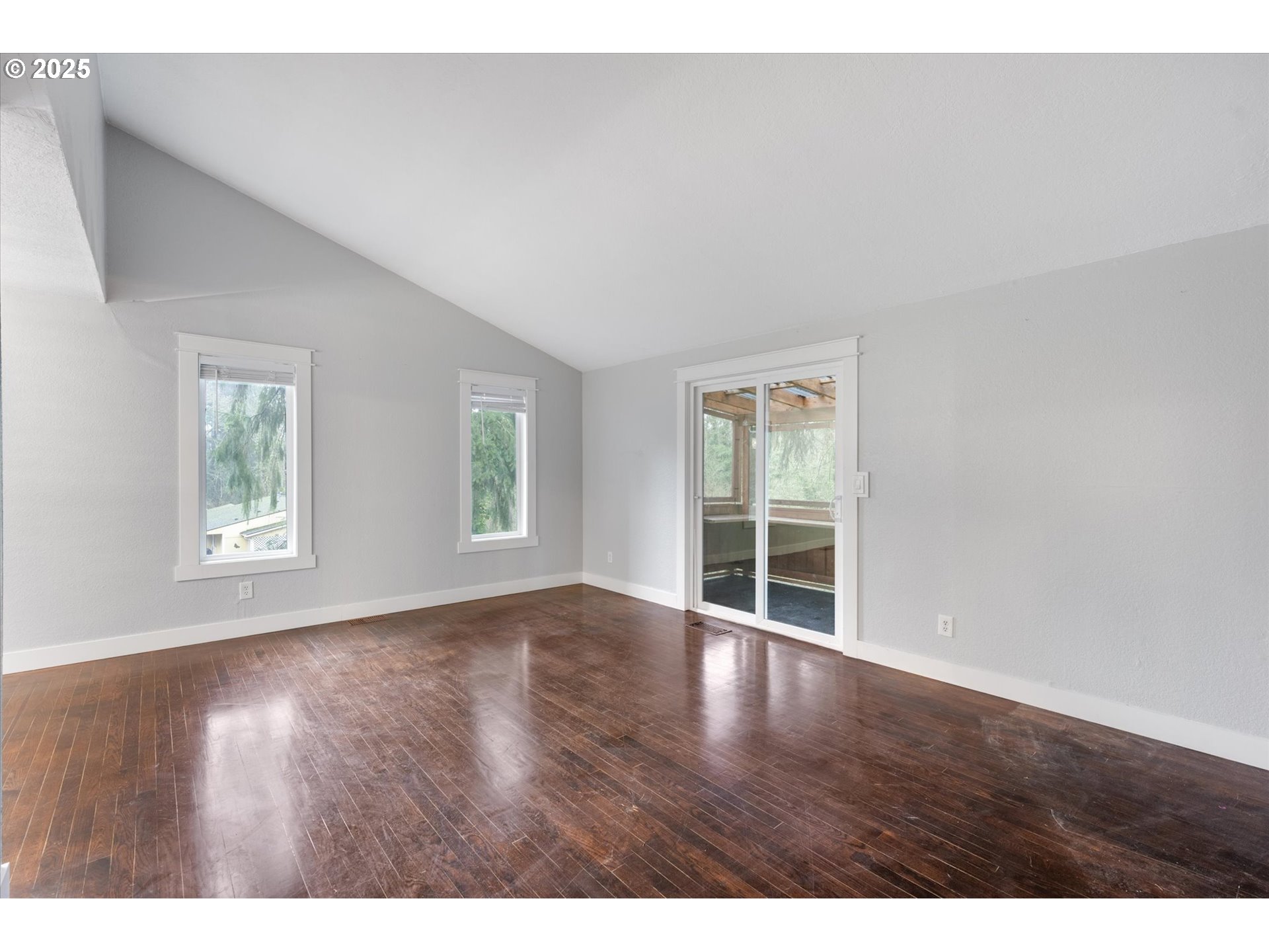 2683 MAPLEWOOD DR