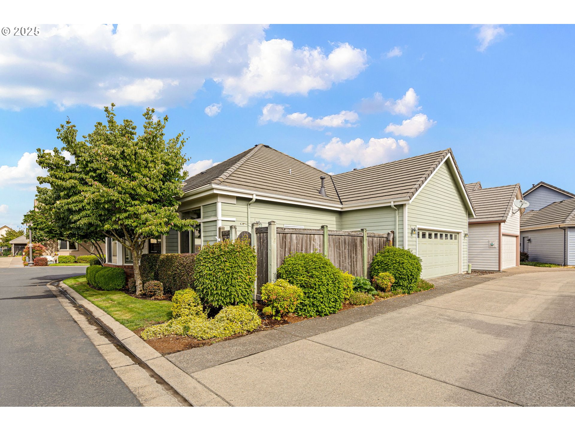 3261 LAKE WOOD DR