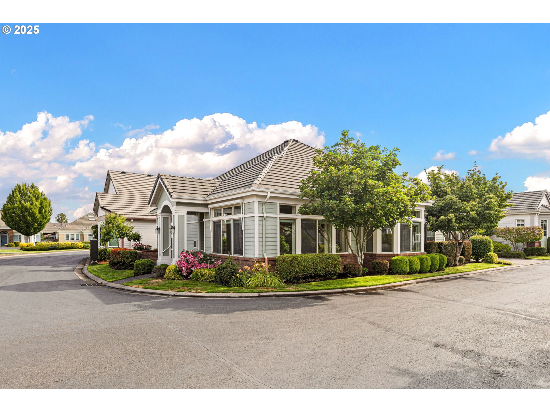 3261 LAKE WOOD DR