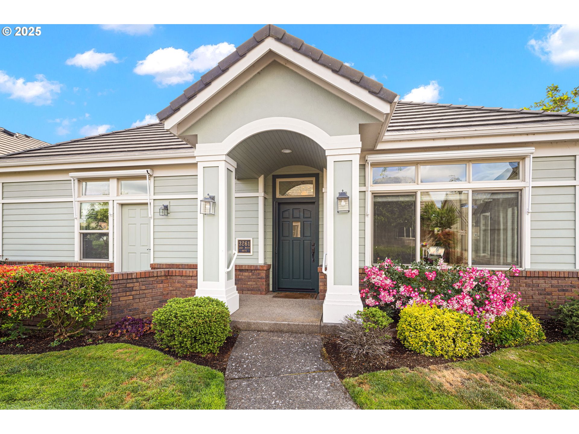 3261 LAKE WOOD DR