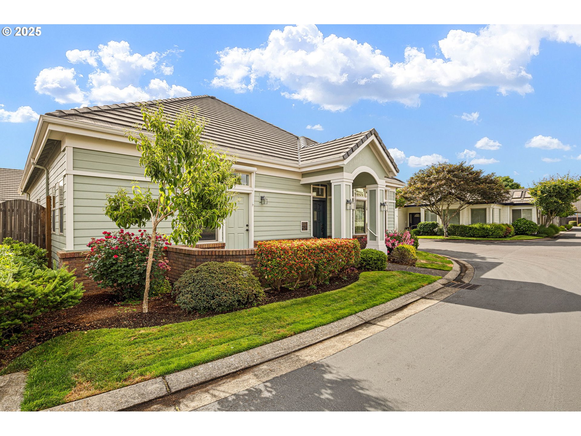 3261 LAKE WOOD DR