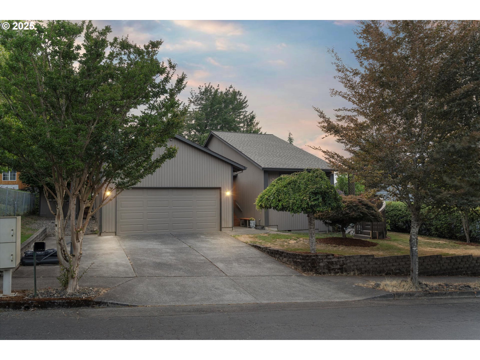 625 SW MILLER CT