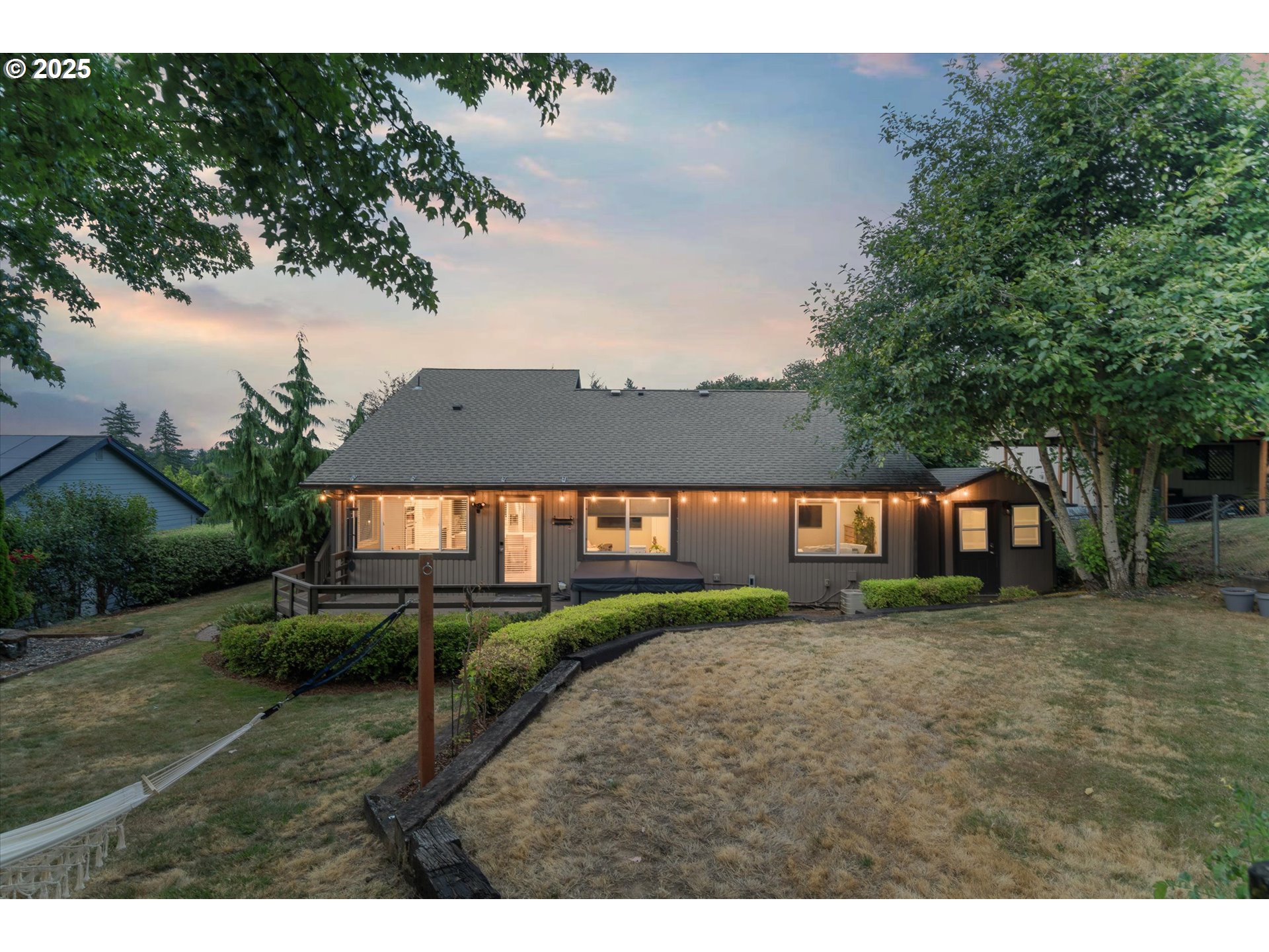 625 SW MILLER CT