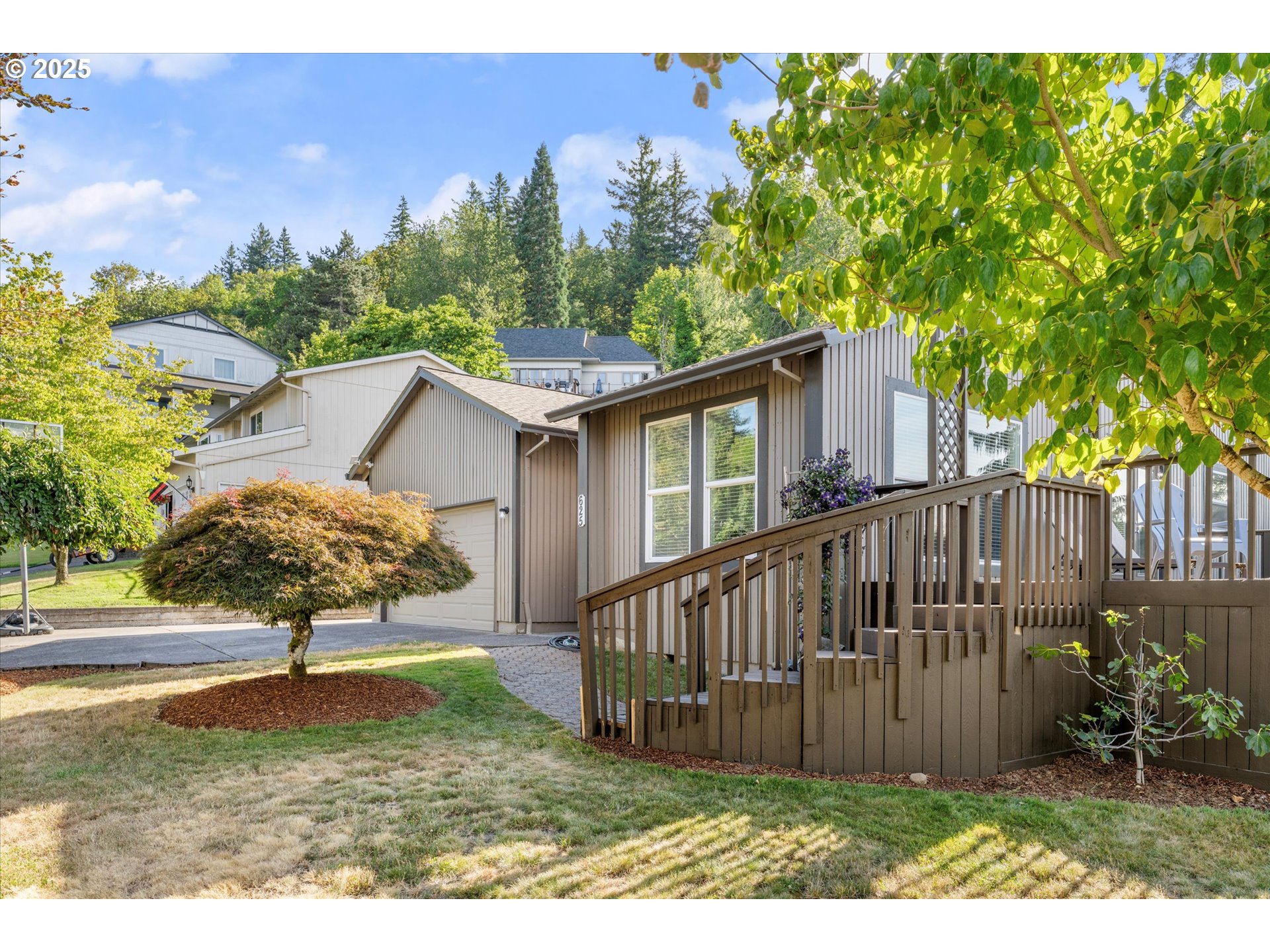 625 SW MILLER CT