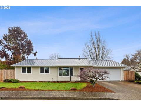 Photo of 1997 SW Oleander Ct, McMinnville, OR 97128 (MLS # 353289301)
