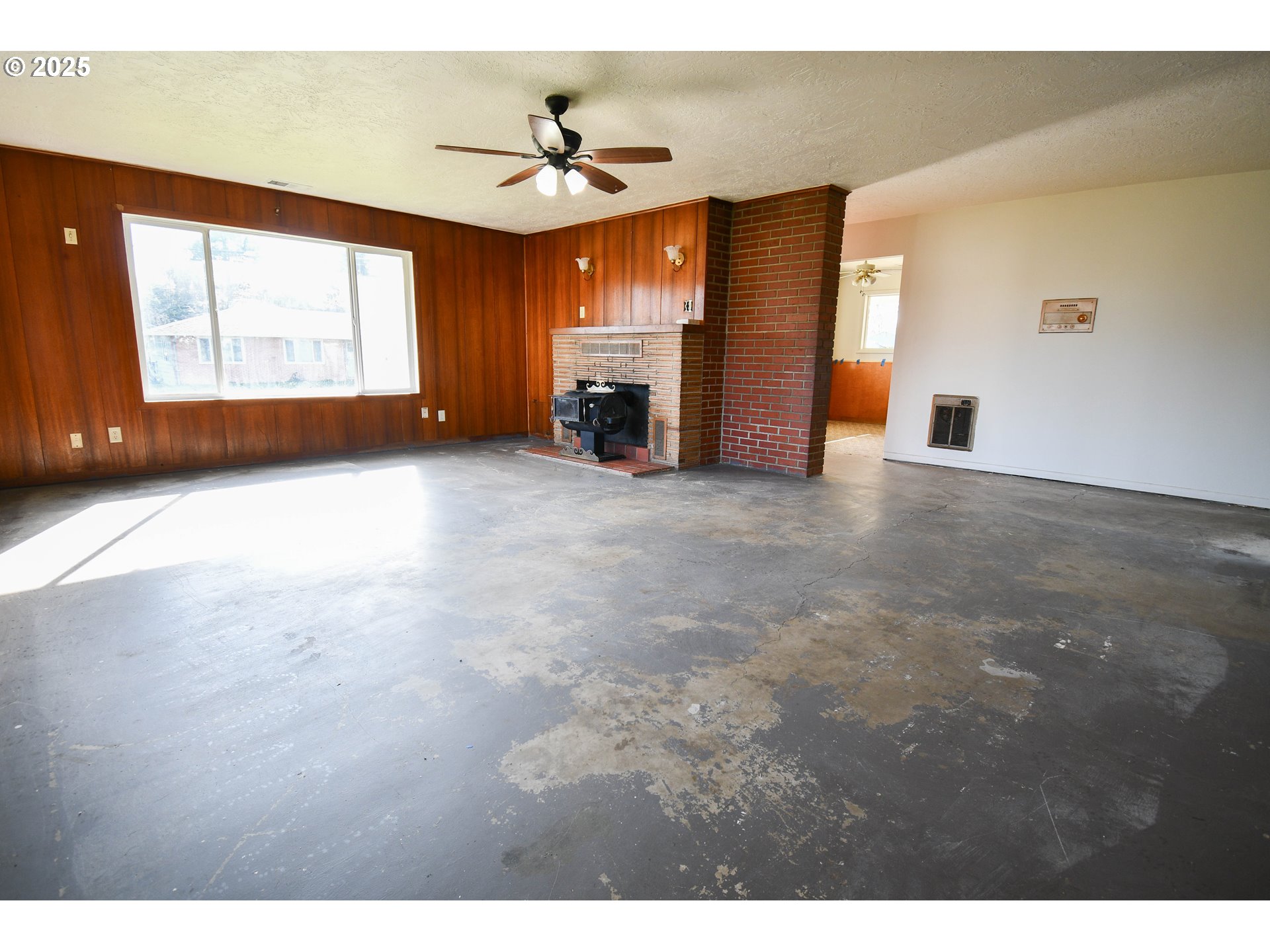 151 NW SHERRY ST