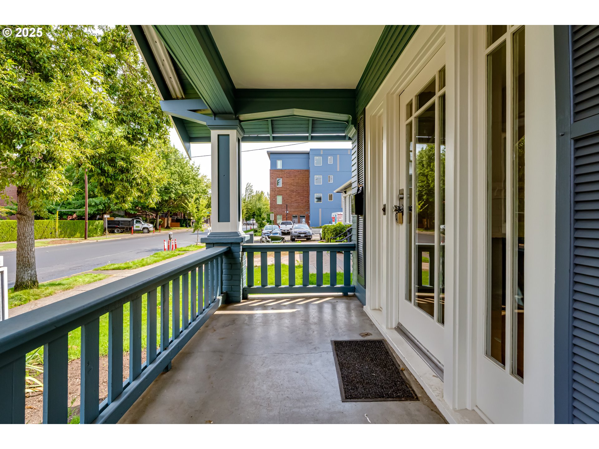 280 W 11TH AVE