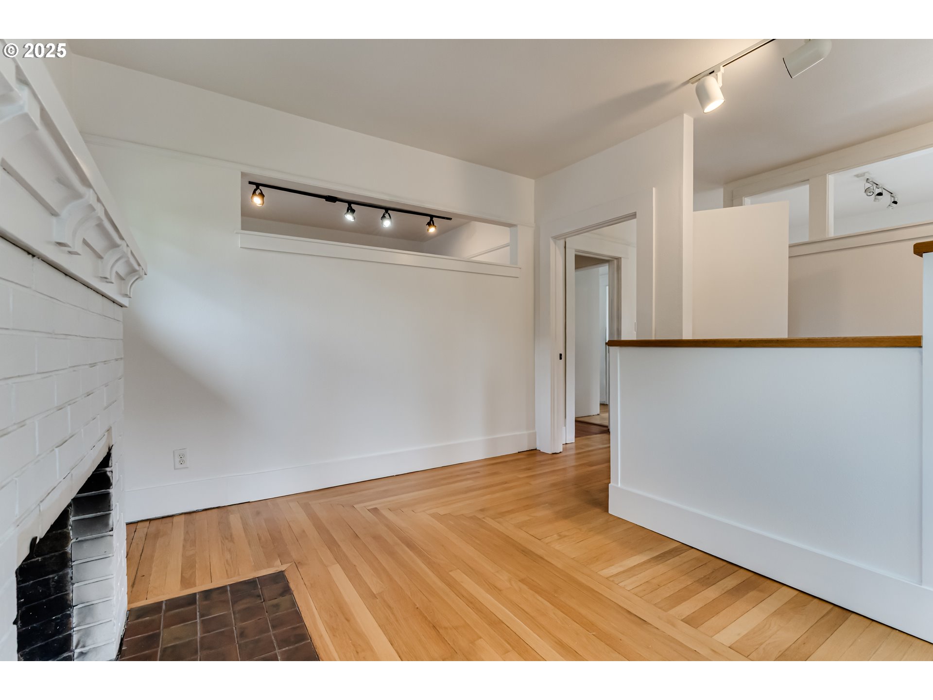 280 W 11TH AVE