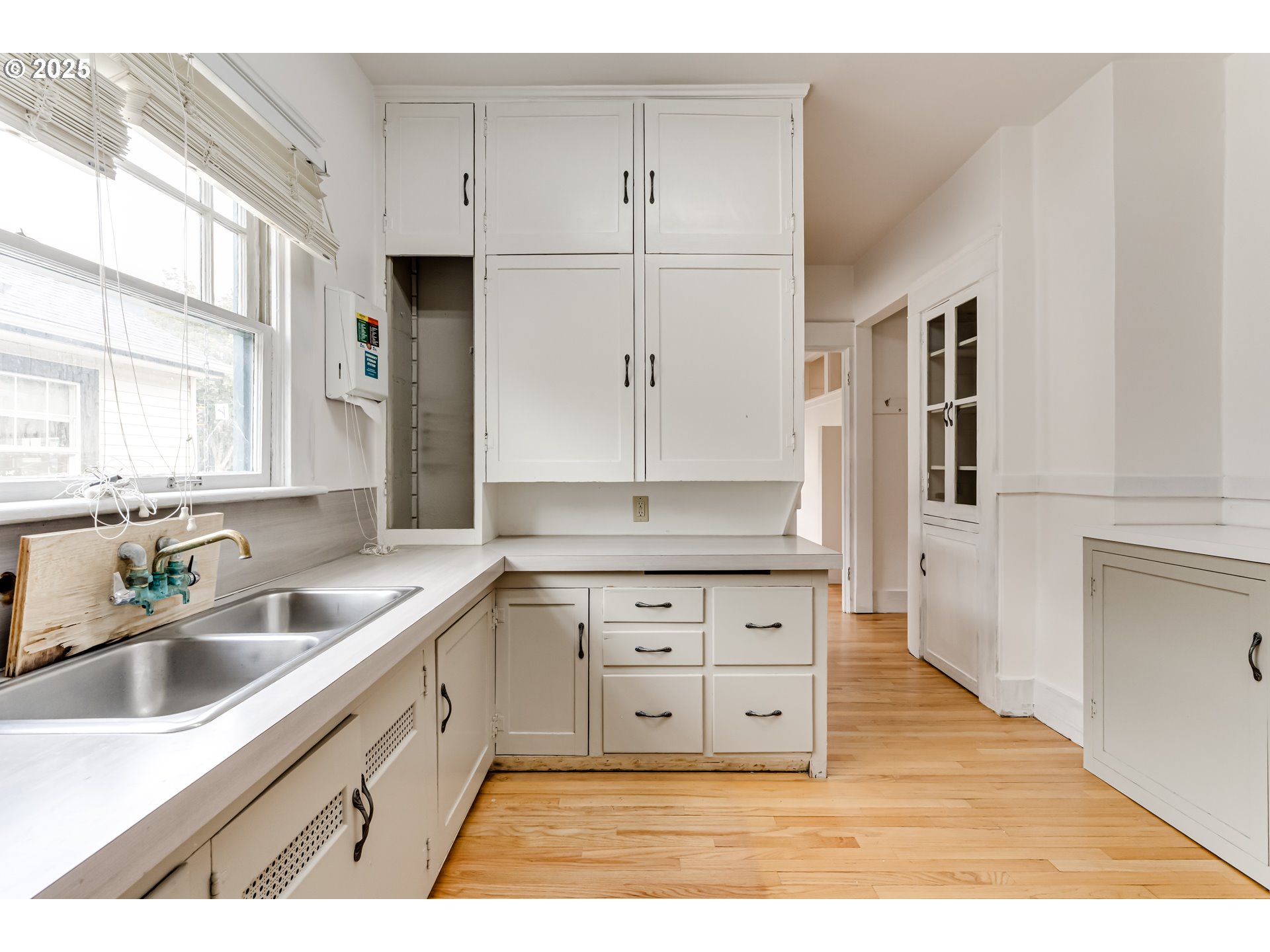 280 W 11TH AVE