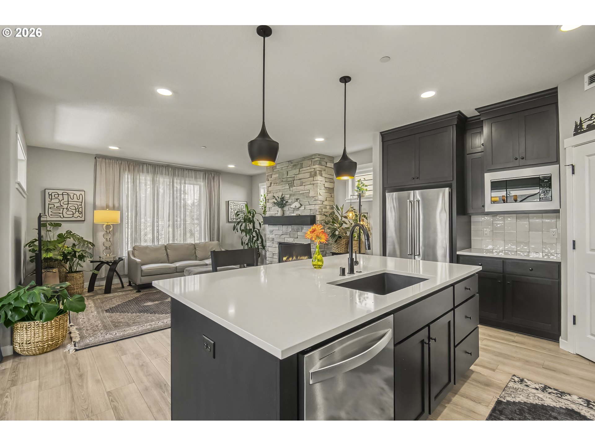 299 W MAPLE ST