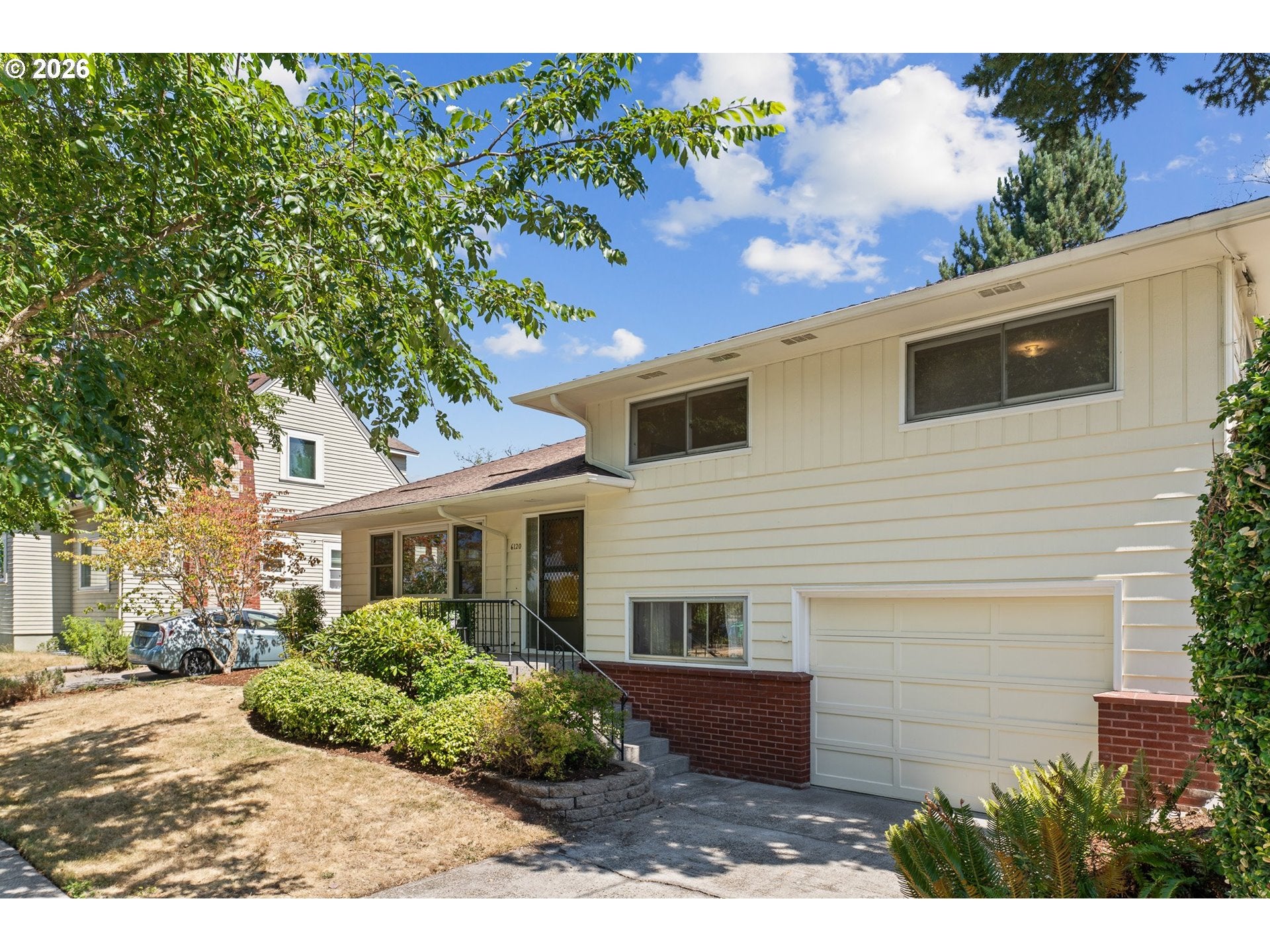 6120 SE 13TH AVE — 3 bed 2 bath Single Family Residence