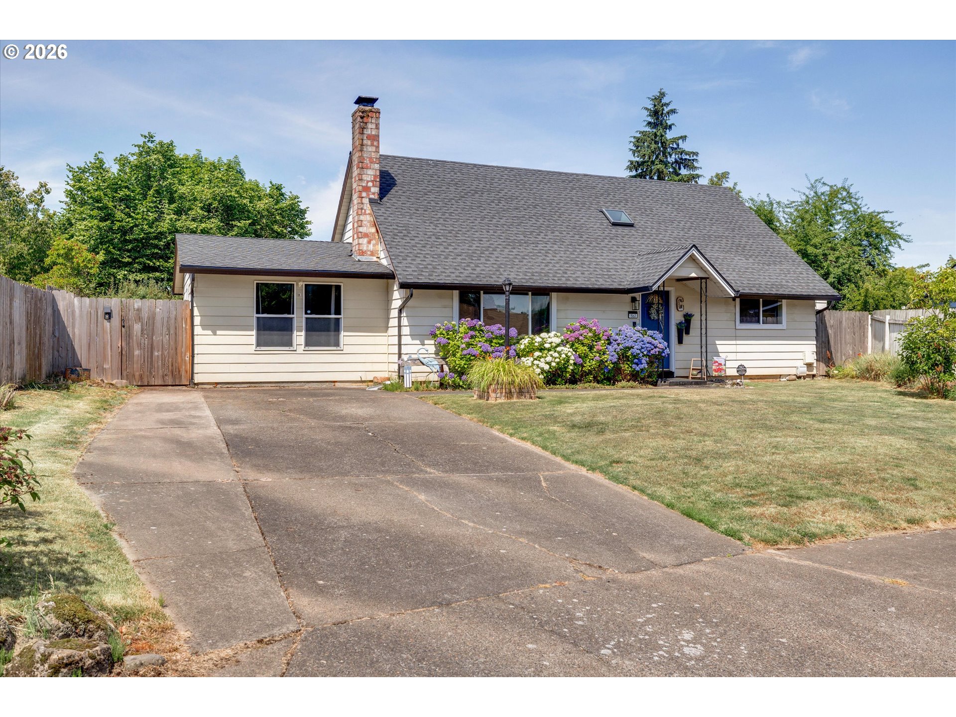 1563 NE VILLAGE SQUIRE CT