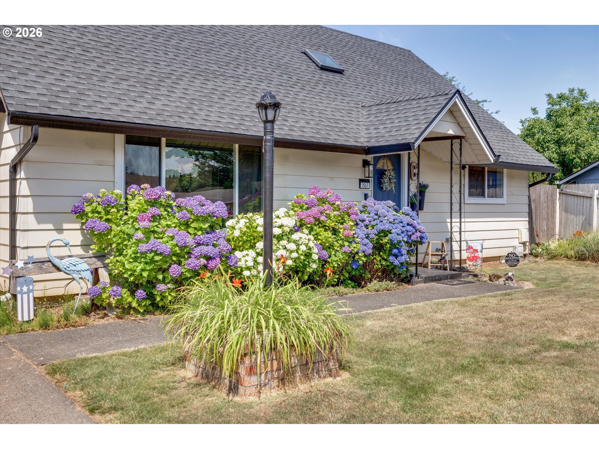 1563 NE VILLAGE SQUIRE CT