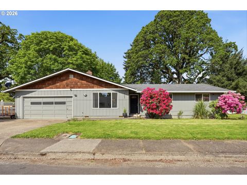 Photo of 405 SW Elmwood Ave, McMinnville, OR 97128 (MLS # 592723272)