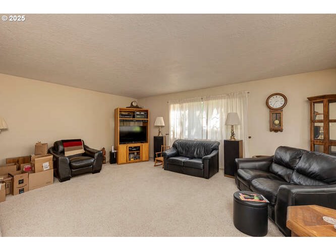 West Linn, Oregon 97068, United States, 3 Bedrooms Bedrooms, ,2 BathroomsBathrooms,Residential,Active,146229