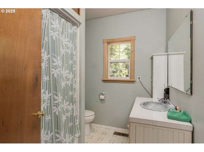 West Linn, Oregon 97068, United States, 3 Bedrooms Bedrooms, ,2 BathroomsBathrooms,Residential,Active,146229