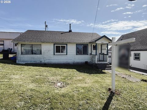 827 E 11TH ST Coquille OR 97423