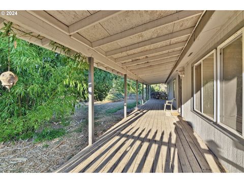 A home in Rogue River