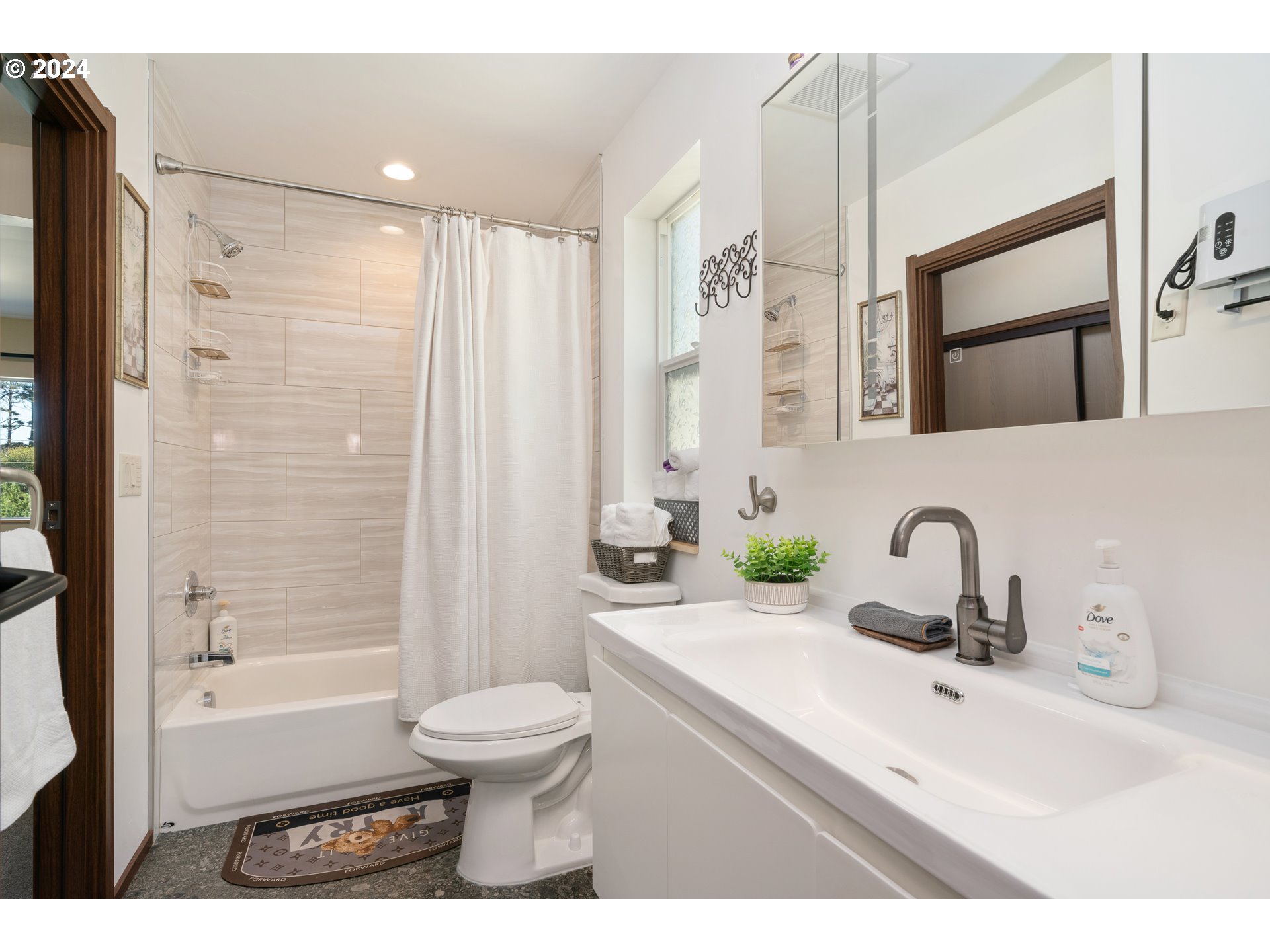 Rockaway Beach, Oregon 97136, United States, 6 Bedrooms Bedrooms, ,6 BathroomsBathrooms,Residential,Active,25928