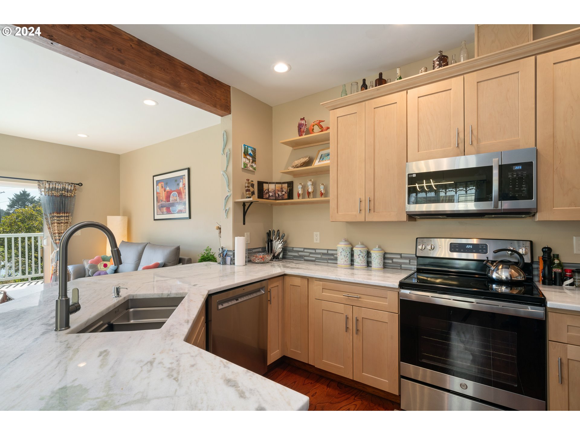 Rockaway Beach, Oregon 97136, United States, 6 Bedrooms Bedrooms, ,6 BathroomsBathrooms,Residential,Active,25928