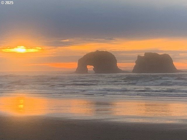 Rockaway Beach, Oregon 97136, United States, 6 Bedrooms Bedrooms, ,6 BathroomsBathrooms,Residential,Active,25928