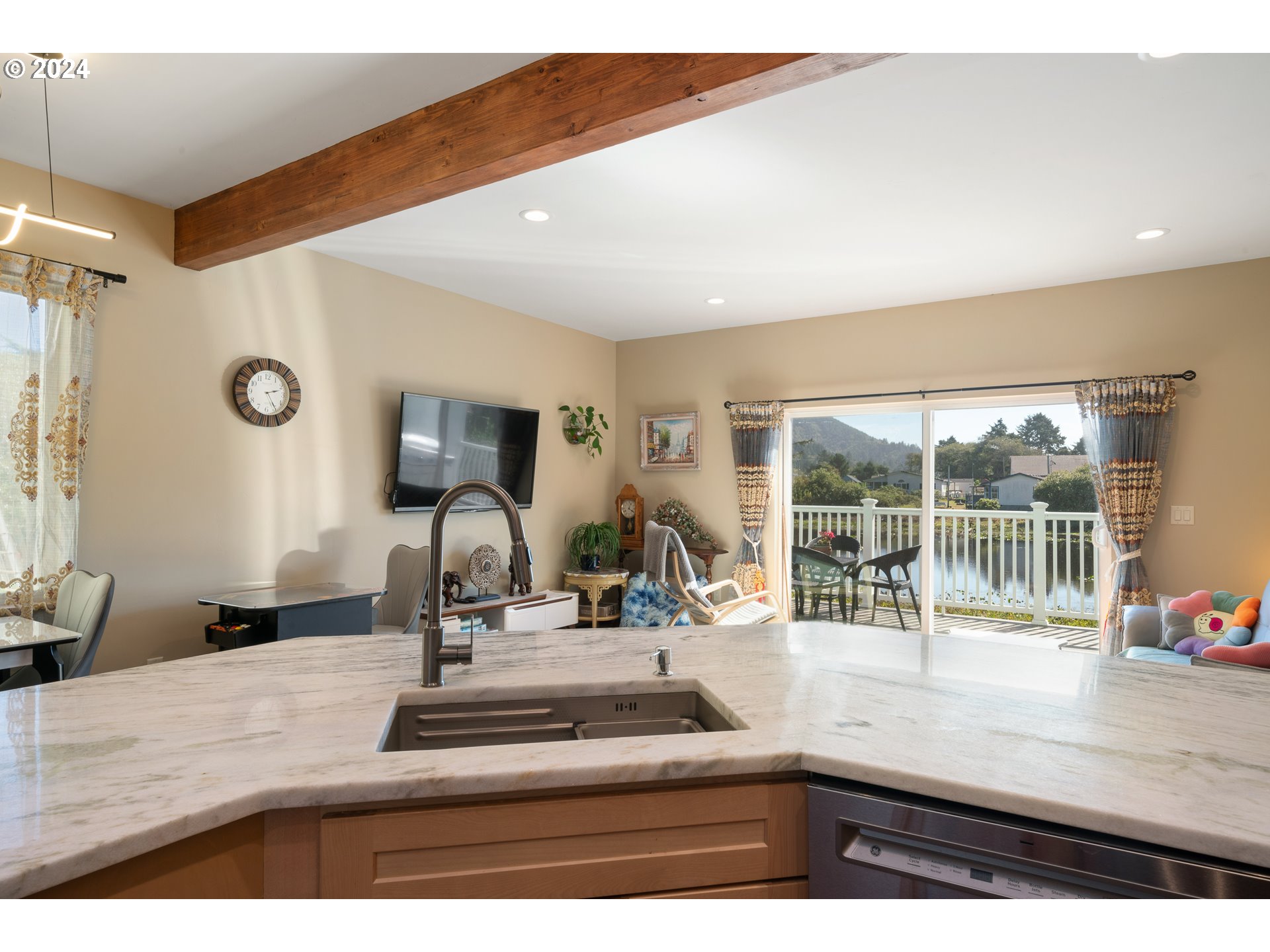 Rockaway Beach, Oregon 97136, United States, 6 Bedrooms Bedrooms, ,6 BathroomsBathrooms,Residential,Active,25928