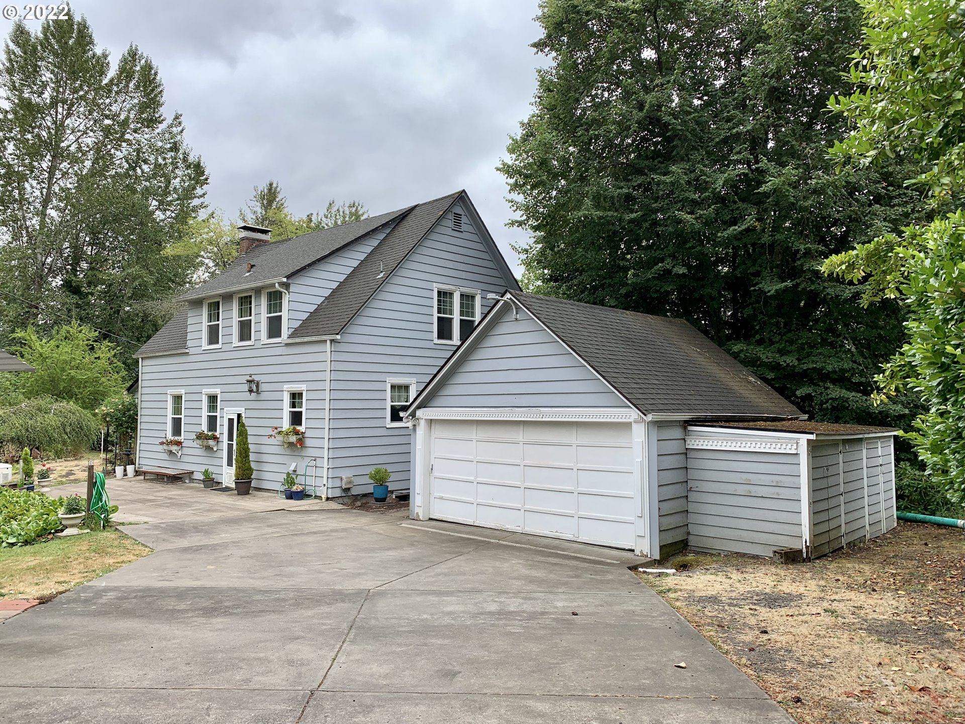 260 CRESCENT DR