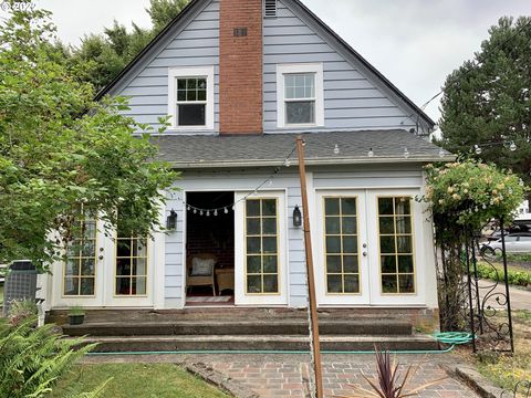 260 CRESCENT DR Kelso WA 98626