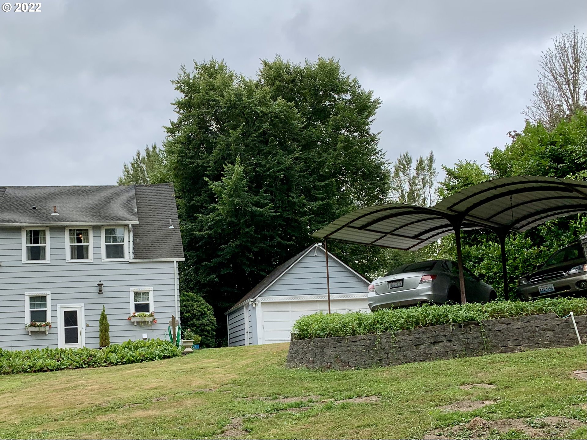 260 CRESCENT DR