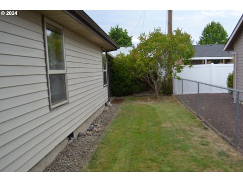 A home in Woodburn