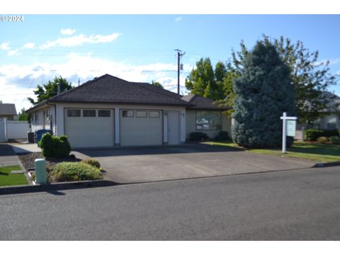 A home in Woodburn